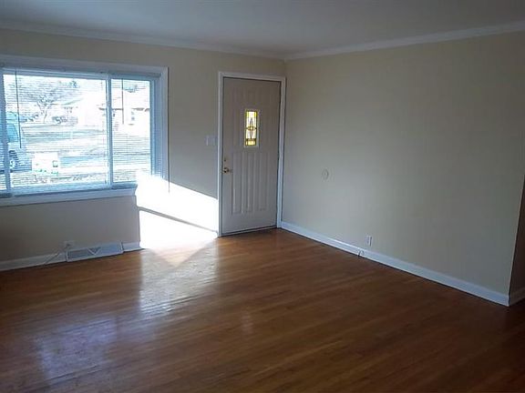 4th image of 57 S Circle Dr