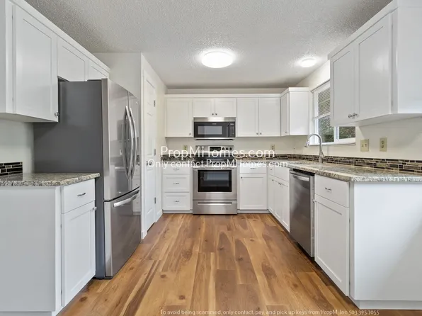 1177 SE Fir Grove Loop, Hillsboro, OR 97123