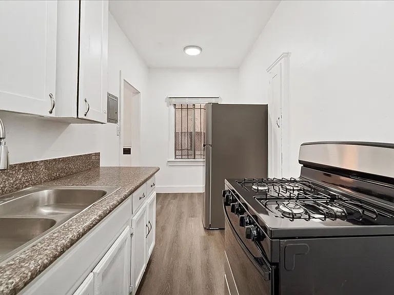 1475 W Adams Blvd #102 — Photo 9