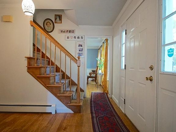 4th image of 40 Storeybrooke Dr