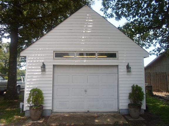 Detached Garage