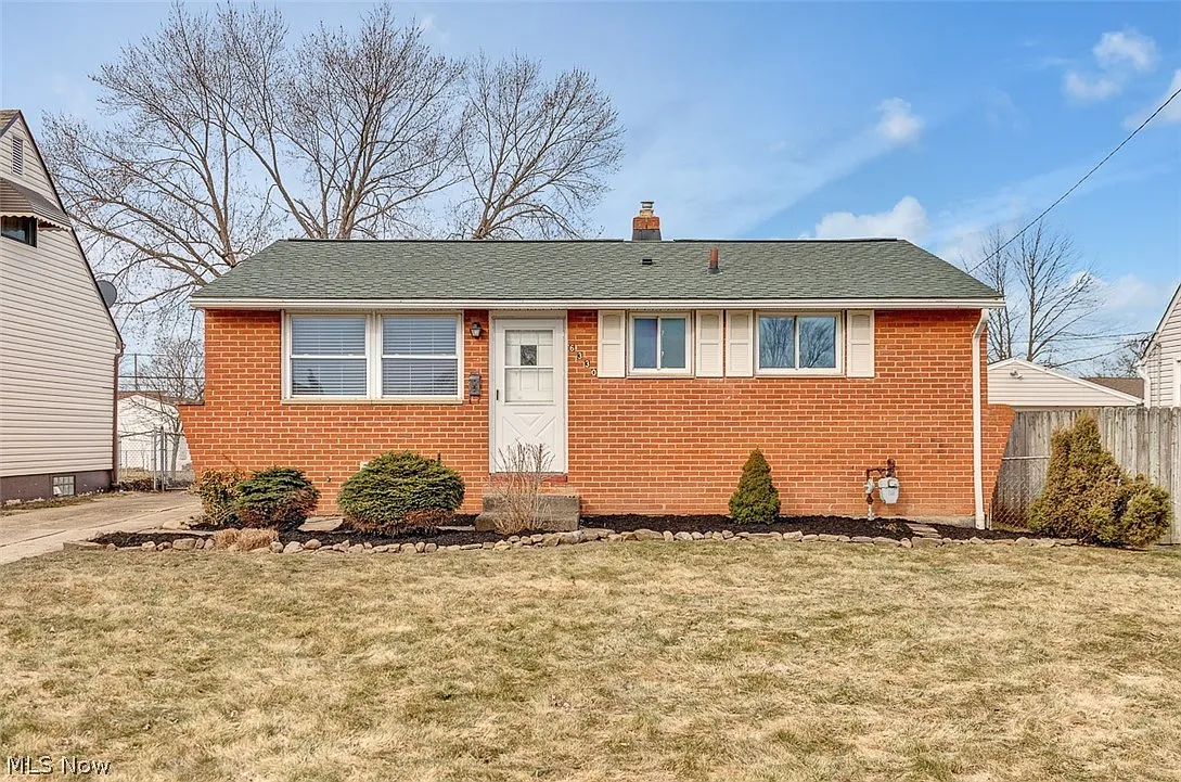 6330 Sandfield Dr photo 1