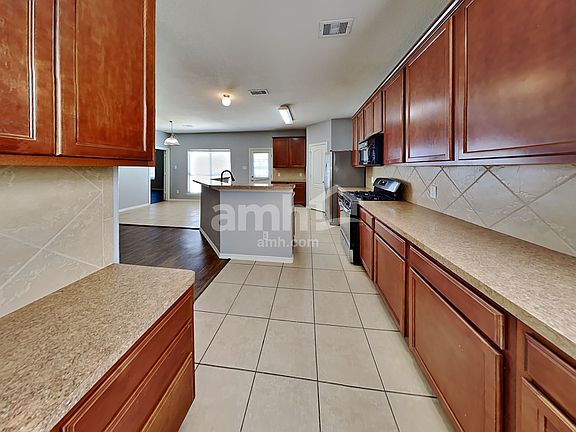 4th image of 1011 High Lane Ct