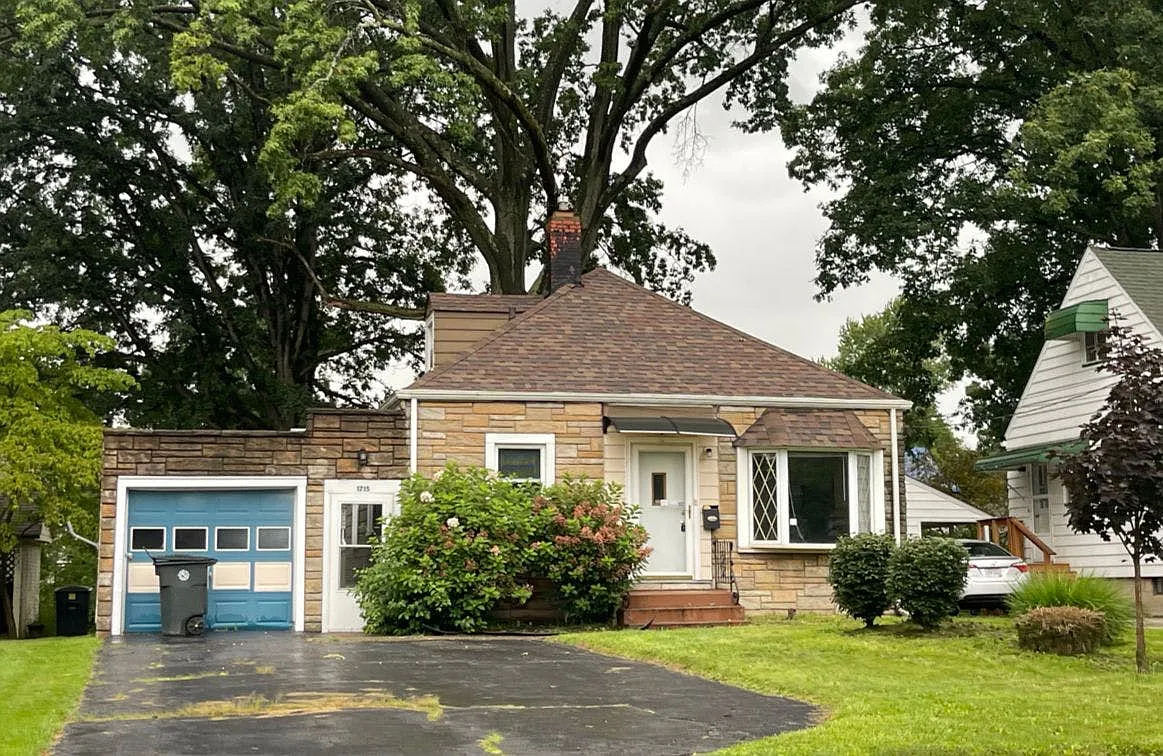 1715 Atlantic St NE photo 1