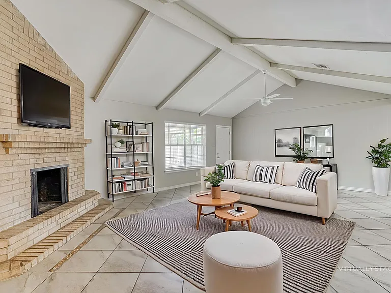 6610 Rowell Ct — Photo 4