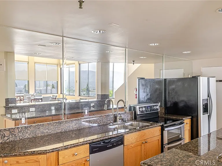 343 Pioneer Dr #Penthouse 2 — Photo 21