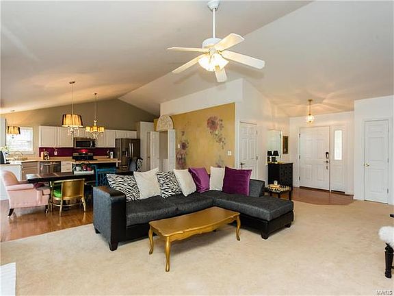 3rd image of 5633 Lake Hill Dr