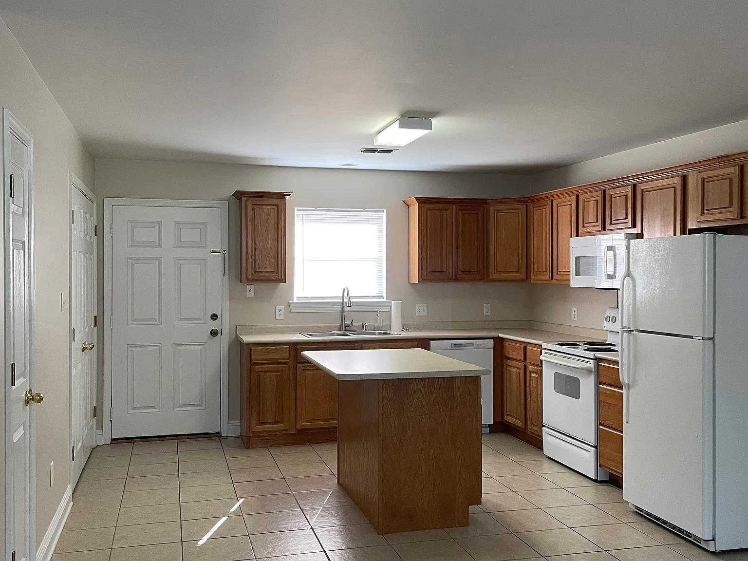 2 bed, 1035 sqft, $1,250 — Photo 1