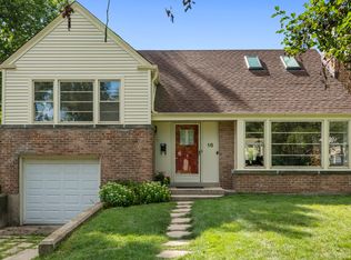 16 Williamsburg Ct, Evanston, IL 60203