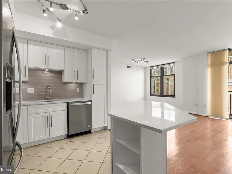 1021 Garfield St #905 — Photo 11