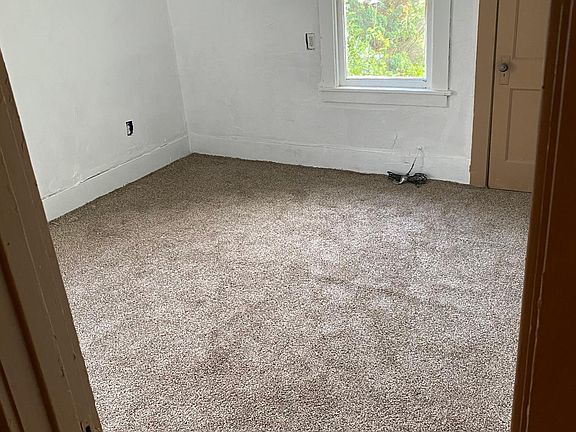 4th image of 719 Pinewood Ave #2