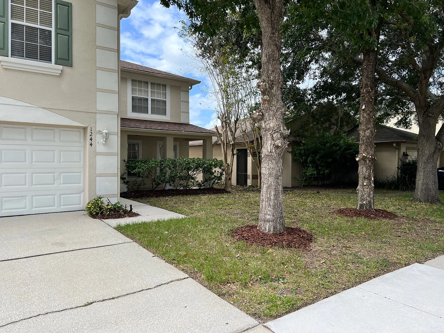 6 bed, 3519 sqft, $3,600 — Photo 2