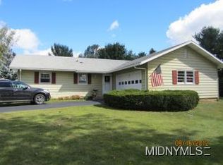 7 Cheriton Dr, Whitesboro, NY 13492