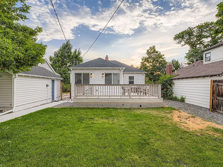 2210 S Clarkson St — Photo 22
