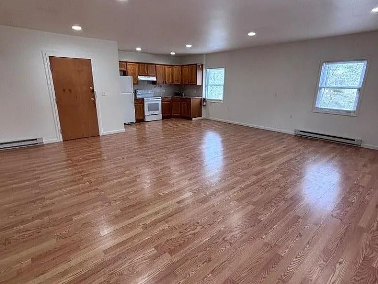 49 Lakeside Blvd #2 — Photo 4