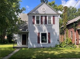 140 7th St NW, Barberton, OH 44203