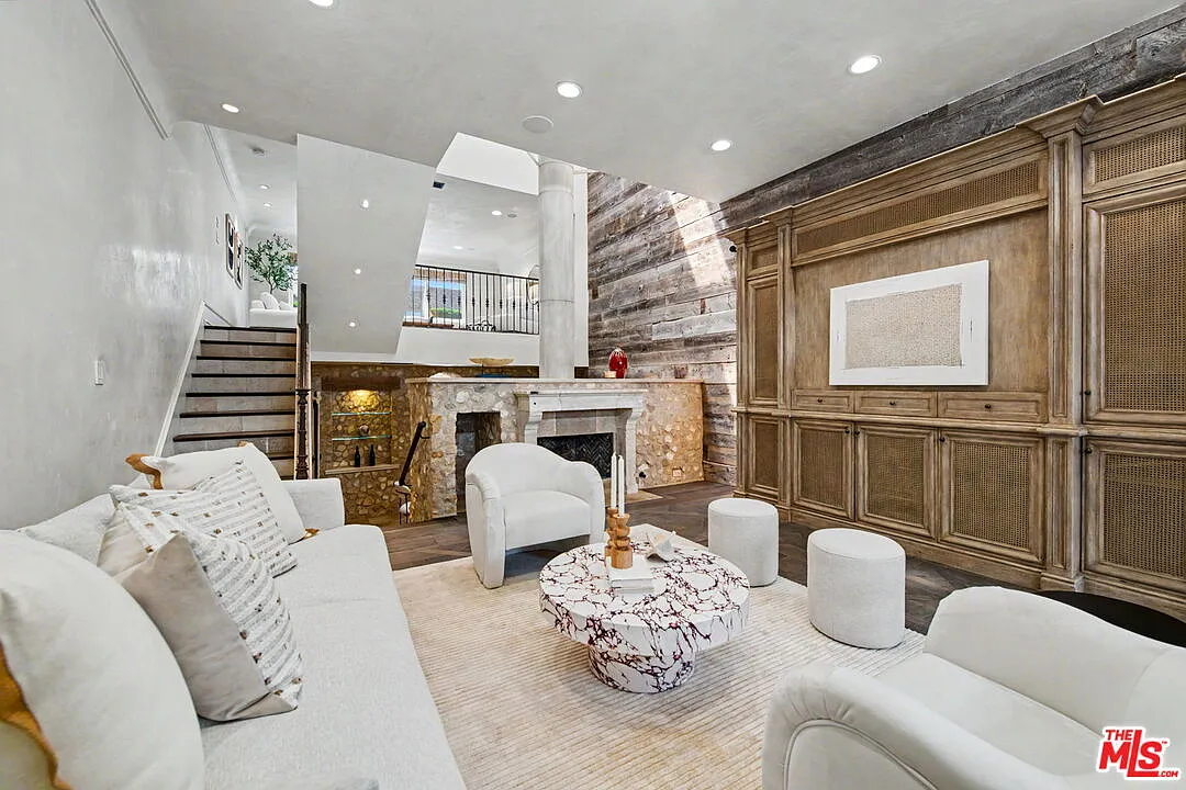 2 bed, 2.5 bath, 2020 sqft, $6,995 — Photo 3