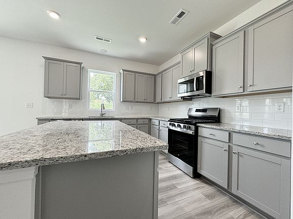 3rd image of 2668 Clipper Ct NW