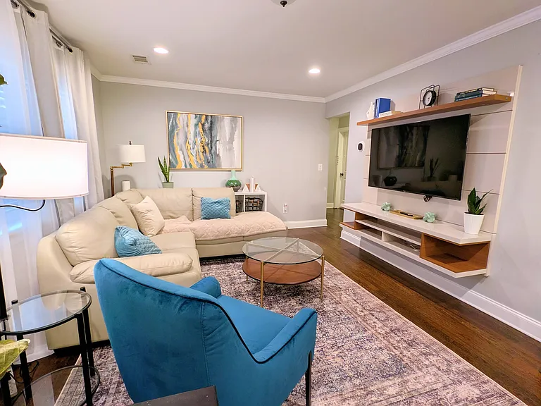 831 Parkway Dr SE — Photo 2