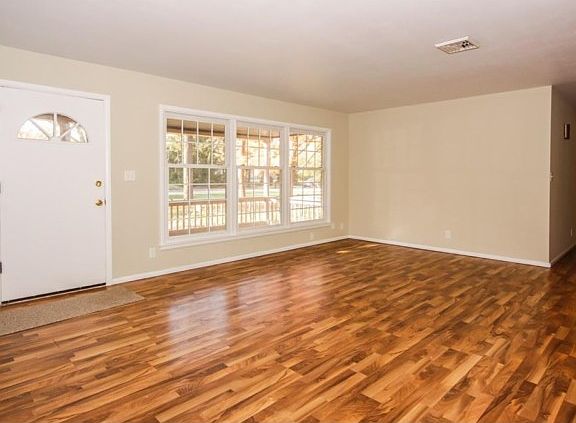4th image of 9509 N College Ave