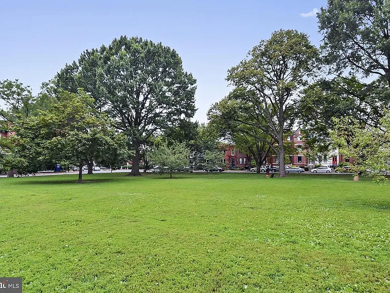 1760 E St NE — Photo 44