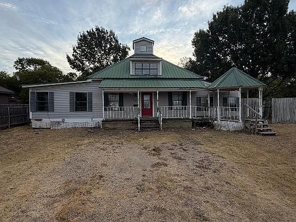 2nd image of 202 Kimbell St