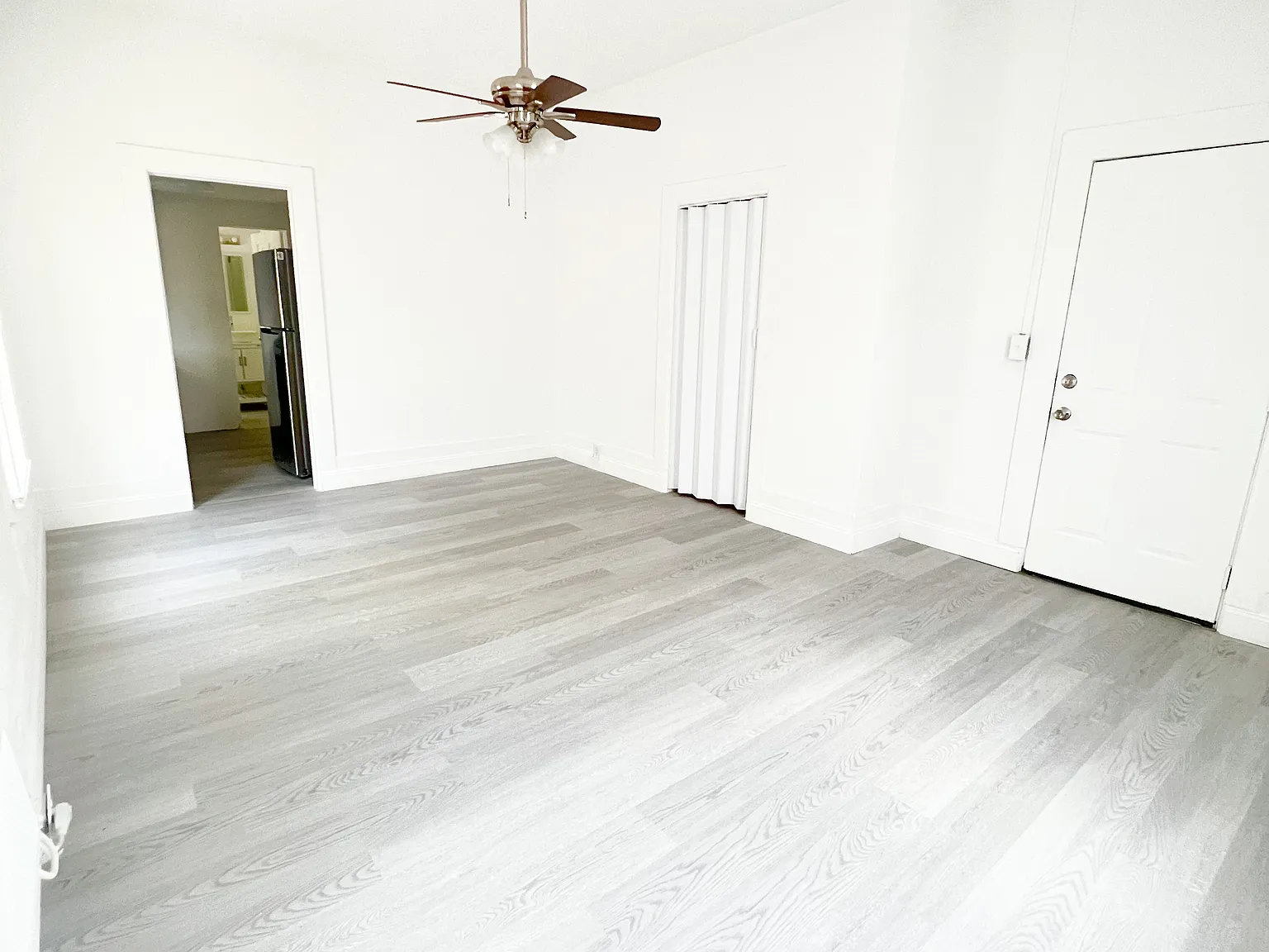 Studio, 550 sqft, $899 — Photo 3