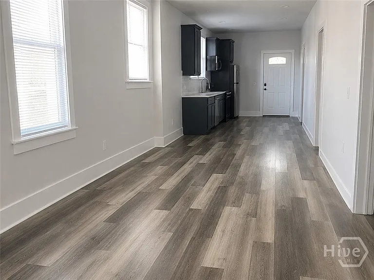 414 W 36th St — Photo 2