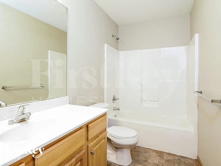 1521 Champion Dr — Photo 14