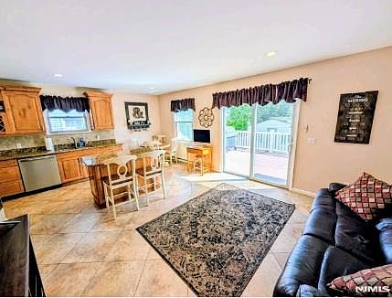 3rd image of 121 Highland Pl