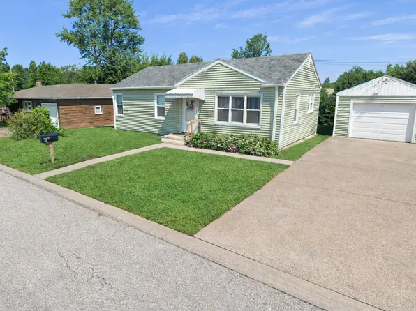 9 Virginia Dr, Muscatine, IA 52761