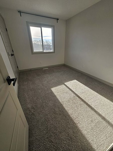Edmonton House for rent - 3 Bedrooms — photo 9