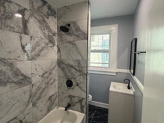 4th image of 7 Laurel Pl #A