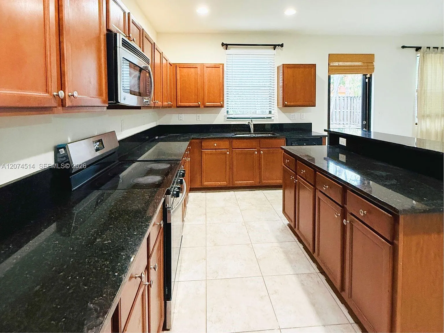 4 bed, 3.5 bath, 3145 sqft, $4,500 — Photo 4