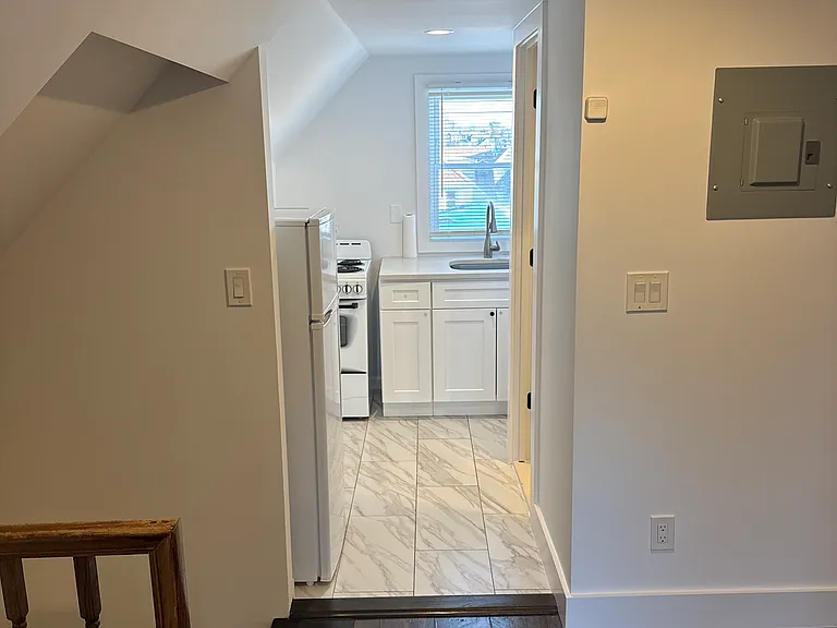 Sherwood Ave — Photo 12
