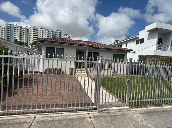 2951 SW 23rd St #2, Miami, FL 33145