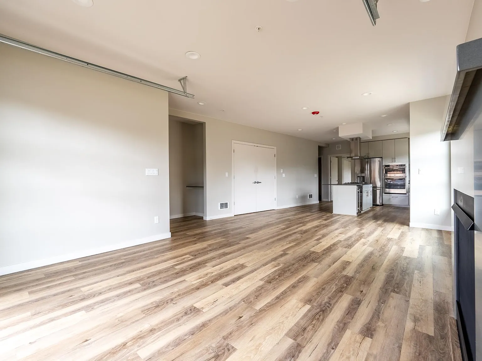 2 bed, 1189 sqft, $2,995 — Photo 3