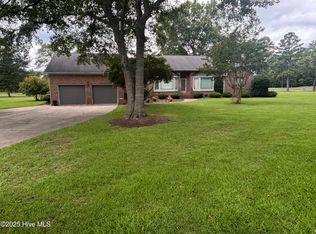 3305 Peppercorn Rd, New Bern, NC 28562