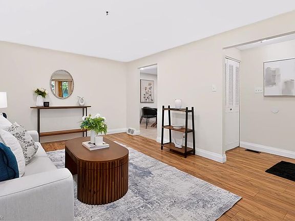 5th image of 95 Underhill Cres