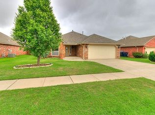 10721 SW 31st Ct, Yukon, OK 73099