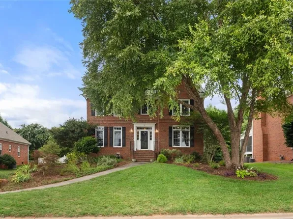 131 Broadmoor Dr, Advance, NC 27006