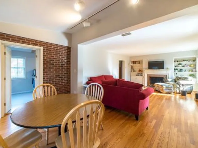 2402 Overlook Rd — Photo 4