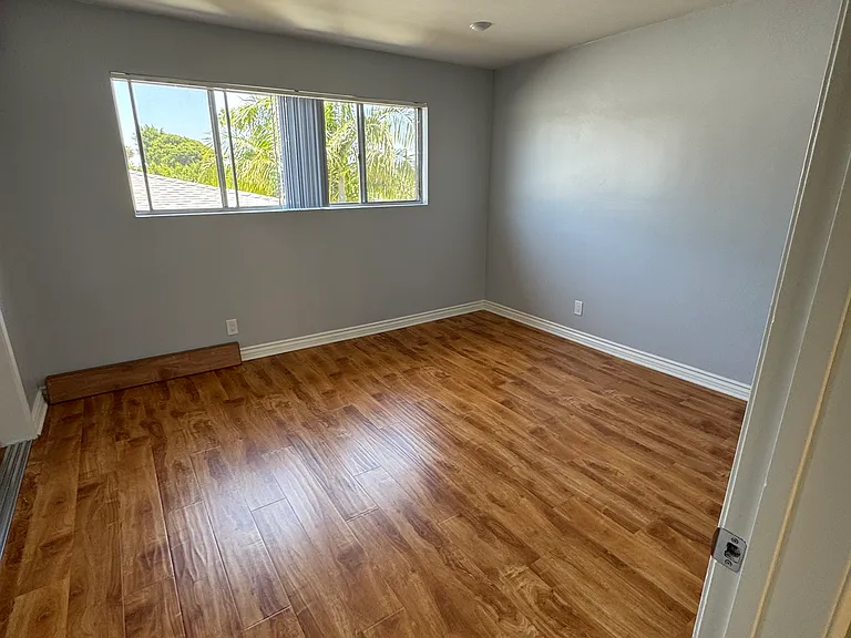 1040 N Laurel Ave #5 — Photo 25