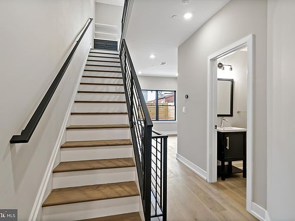 5th image of 2104 Annin St #B