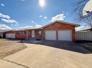 505 17th St, Seagraves, TX 79359