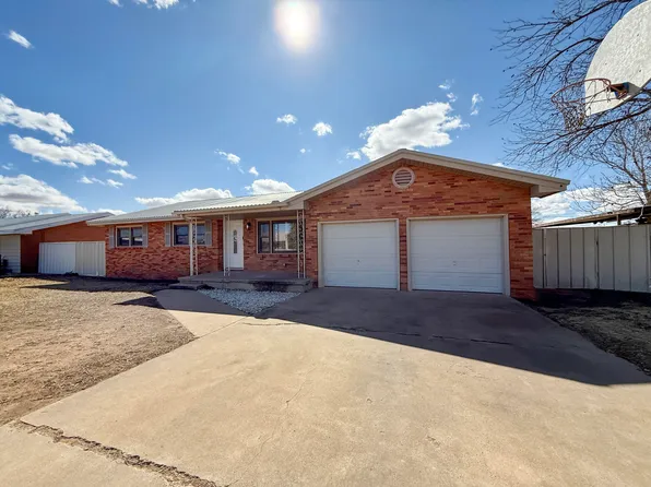 505 17th St, Seagraves, TX 79359