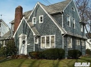 97 Johnson Ave, Malverne, NY 11565