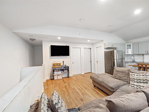 4th image of 2611 Decatur Avenue