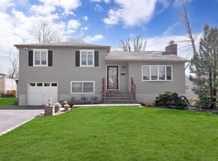 79 Yoakum St, Farmingdale, NY 11735