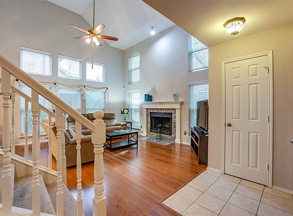 4th image of 723 Woodlake Dr